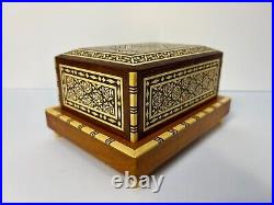 Vintage Egyptian Inlaid Wood & Mother of Pearl Cigarette/Music Box