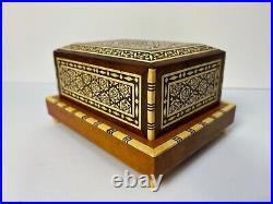 Vintage Egyptian Inlaid Wood & Mother of Pearl Cigarette/Music Box