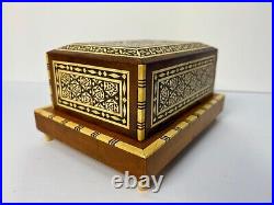 Vintage Egyptian Inlaid Wood & Mother of Pearl Cigarette/Music Box